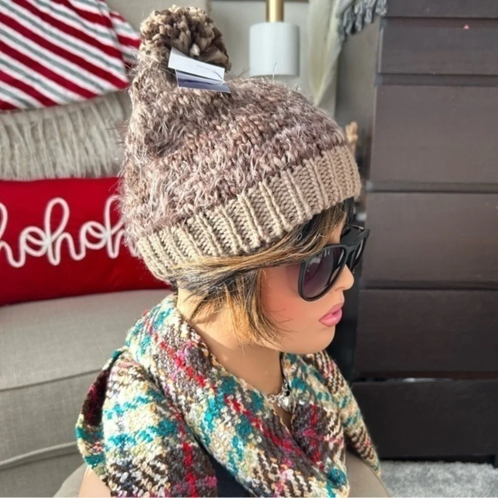 ❄️NWT Madden Girl Soft knit warm beanie Pom Pom hat Cold Weather ❄️